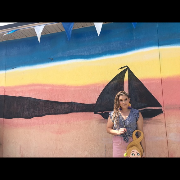 Meet your Posher, Mckenzie - Picture 6 of 8